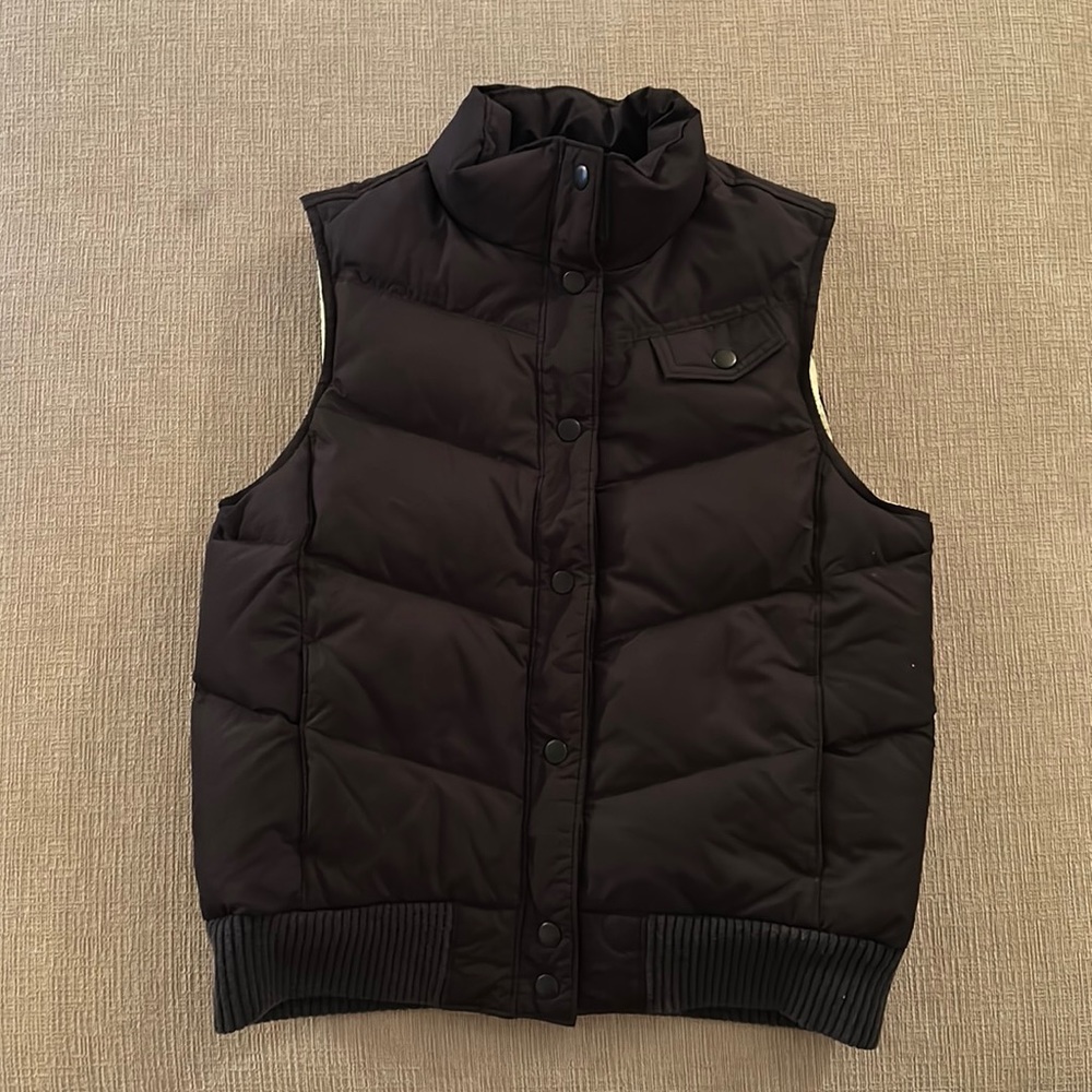 Boys size M black down puffer vest by GAP